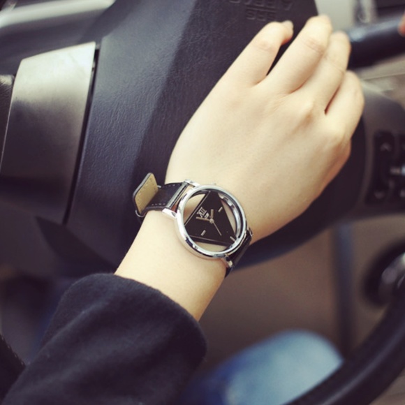 ⌚️NEW⌚️ Creative Hollow Leather Strap Quartz Watch - Picture 4 of 4